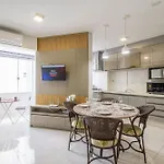 LAS - LINDA MOBÍLIA, AV CENTRAL, TOTALMENTE CLIMATIZADO, CONFORTO, GARAGEM, Wi-Fi